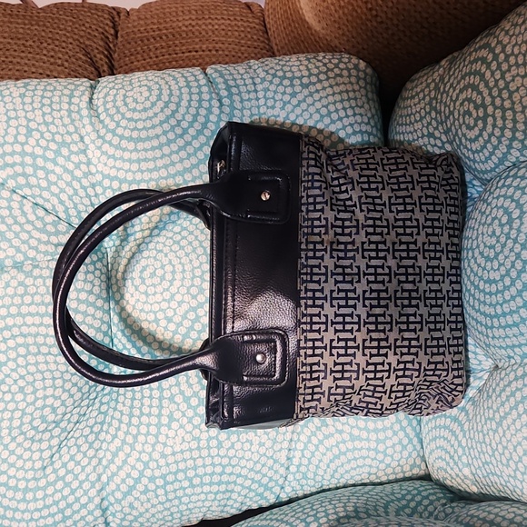 Tommy Hilfiger Vintage Black and White Tote Bag with Monogram Design - Picture 6 of 12